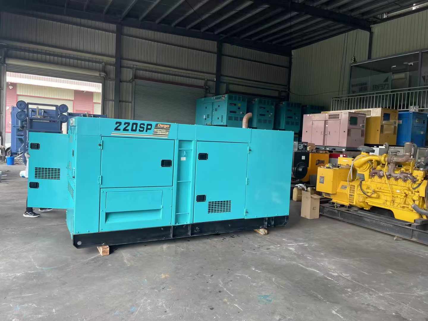 秦州柴油发电机组长期不间断运行时，如何监控其温度和压力？