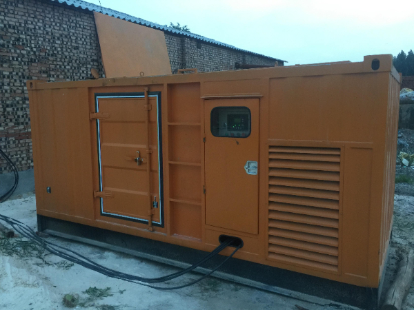 秦州发电机组长期使用中，电缆线的敷设路径有哪些要求？